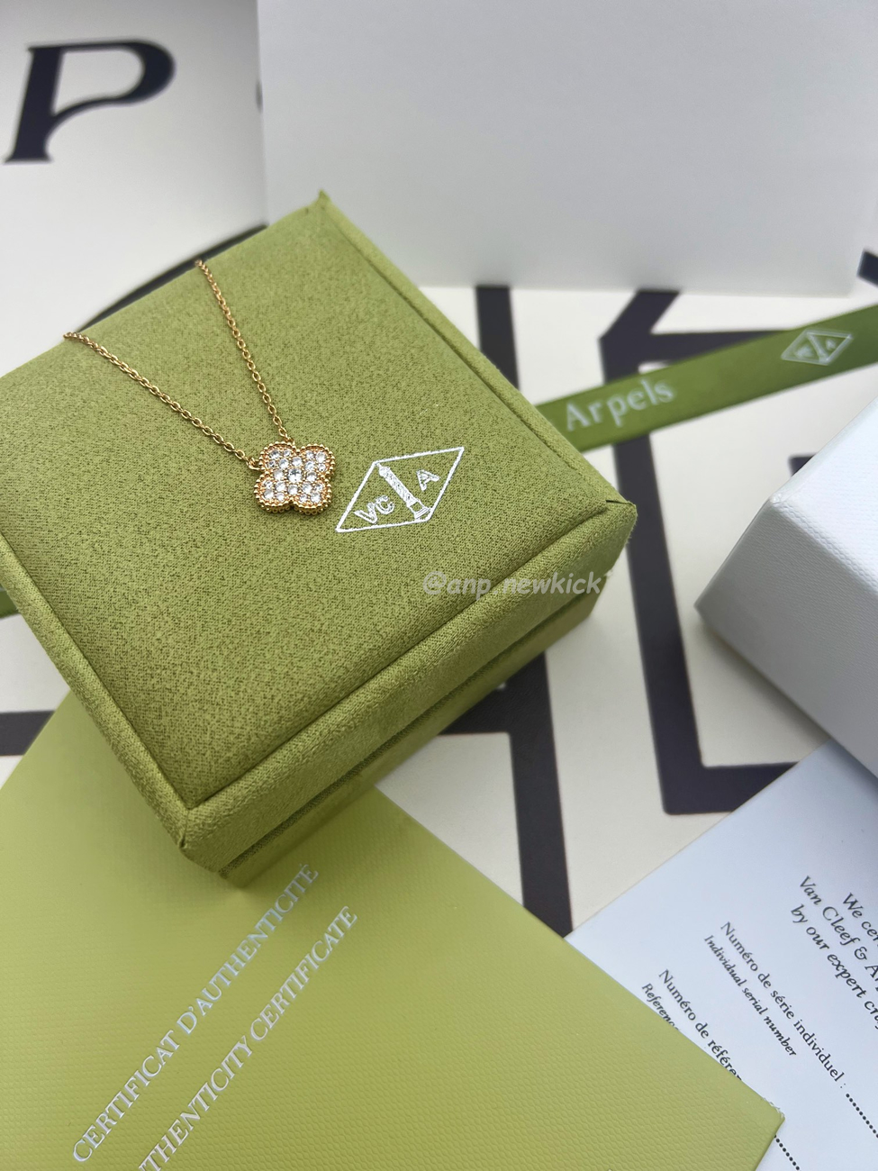 Van Cleef Arpels Full Diamond Clover Necklace (5) - www.newkick.vip